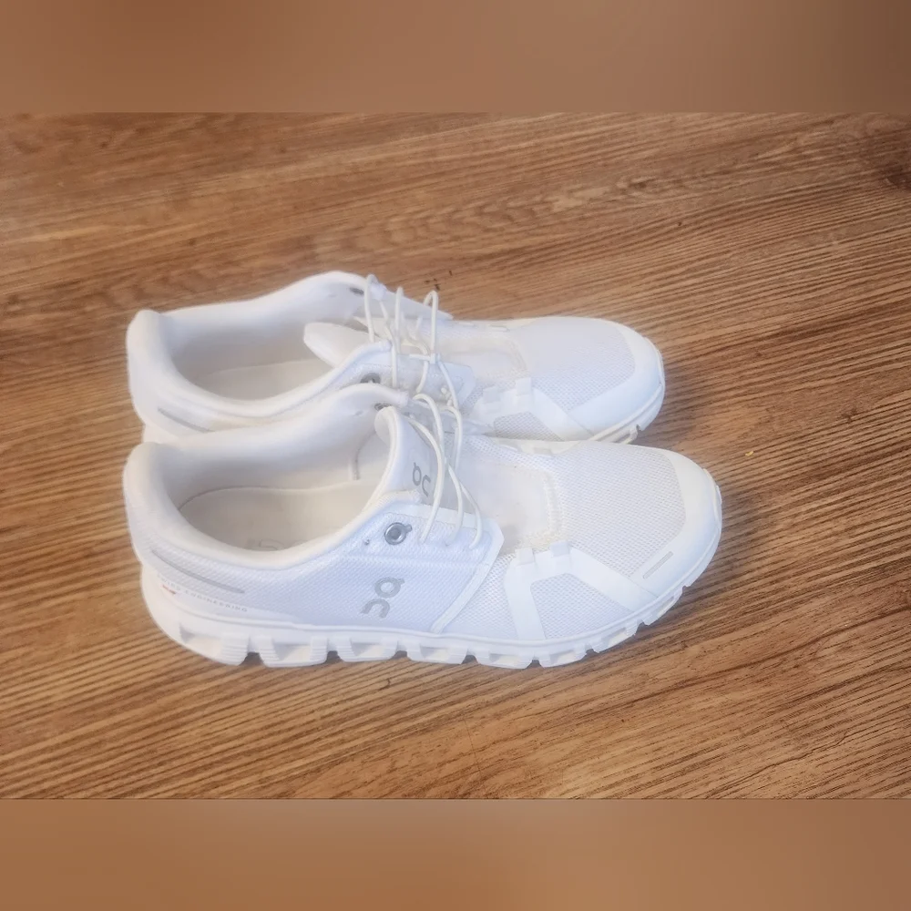 Size 9 Women's On Cloud 6 - Picture 5 of 9